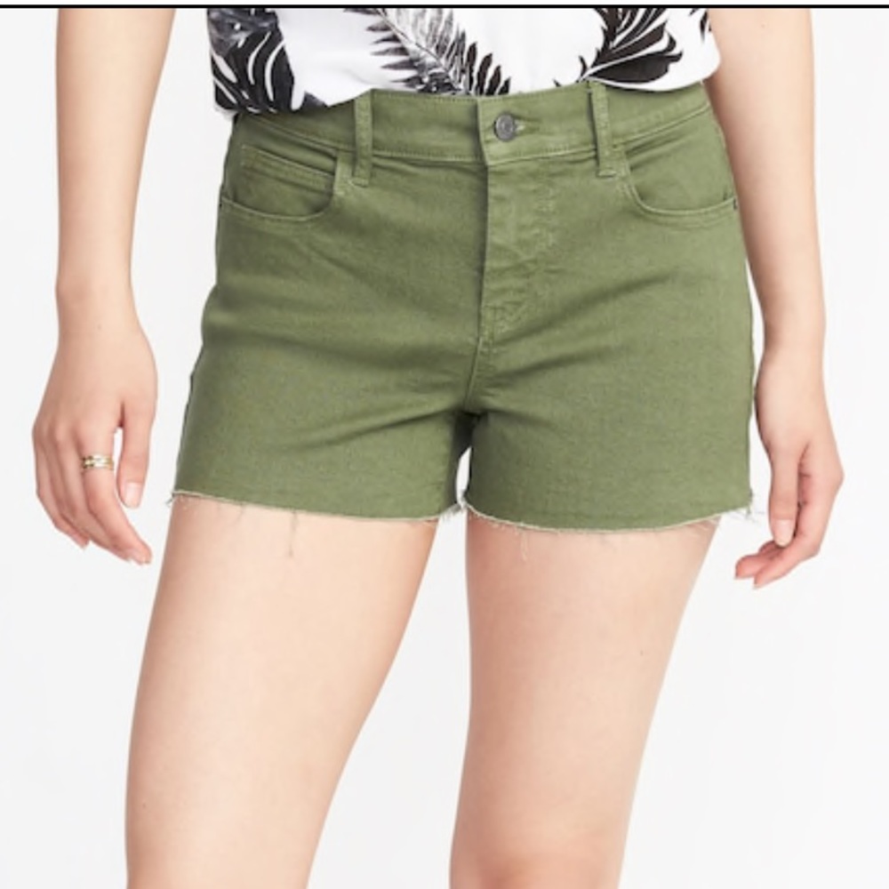 Old Navy sweetheart army green shorts